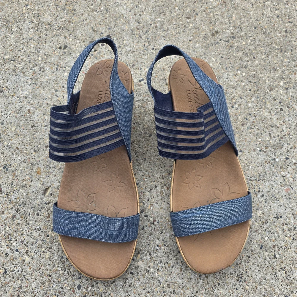 Skechers gently used